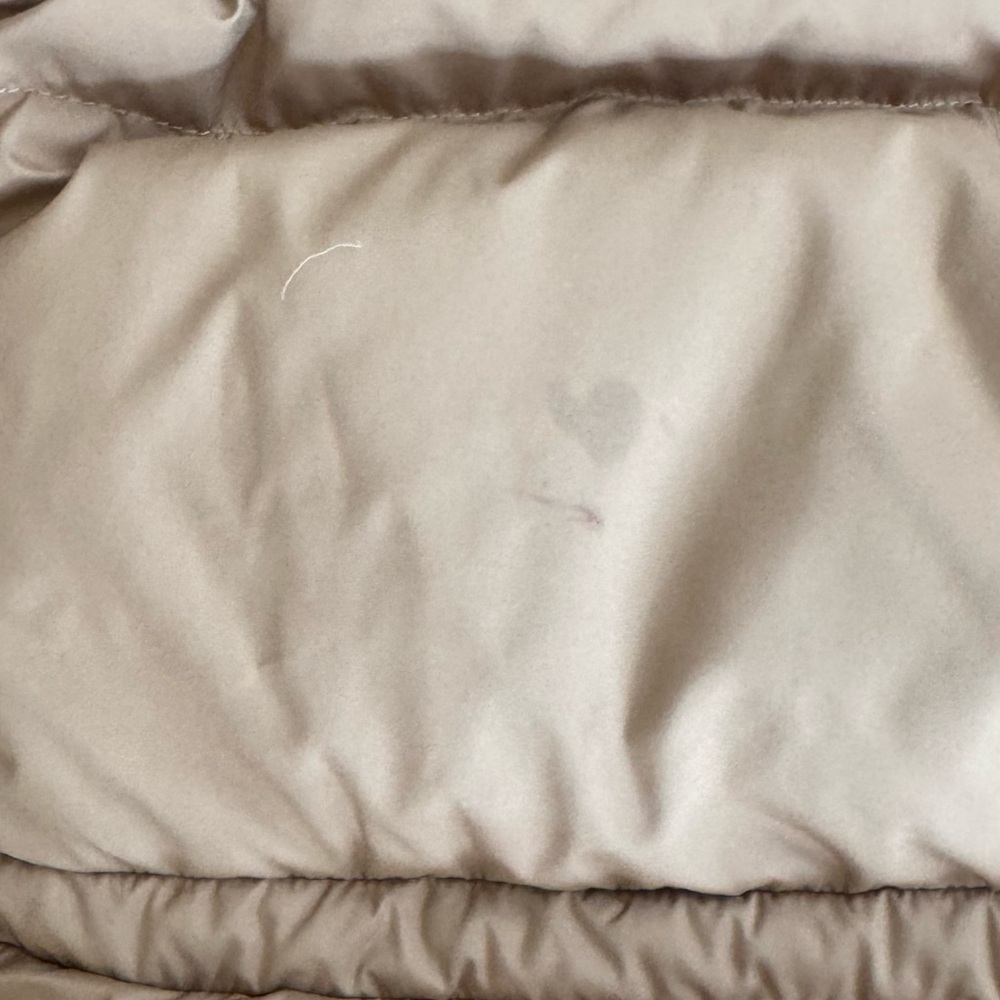 Lululemon Wunder Puff Jacket Hooded Goose Down Jacket
Bold Beige size 8 - Picture 10 of 11